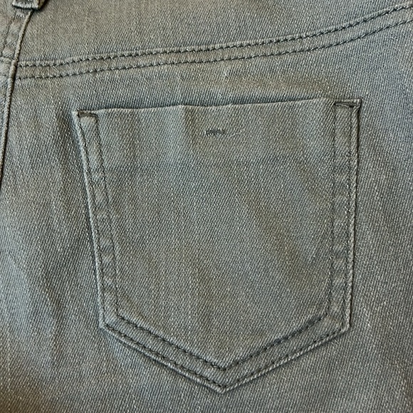 LIKE NEW! Army green Boho denim / jean cutoff shorts. Size 3 / Small. - Picture 11 of 12